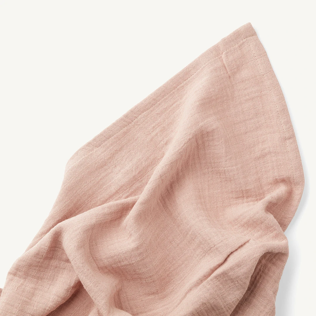 Liewood - Ben Organic Cotton Muslin Swaddle Solid - Rose 3 Liewood - Ben Organic Cotton Muslin Swaddle Solid - Rose