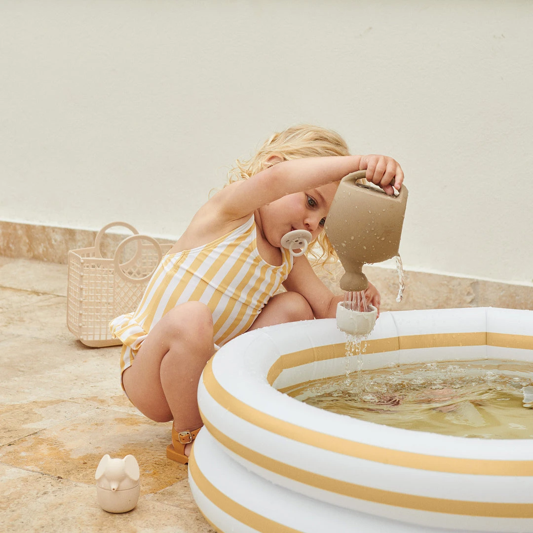 Liewood - Hazel Watering Can - Oat 2 Liewood - Hazel Watering Can - Oat