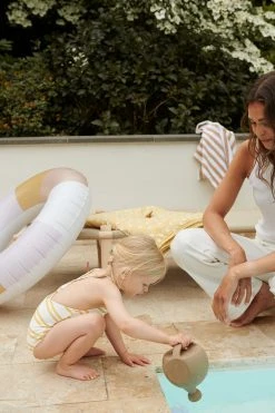 Liewood - Hazel Watering Can - Oat 11 Liewood - Hazel Watering Can - Oat