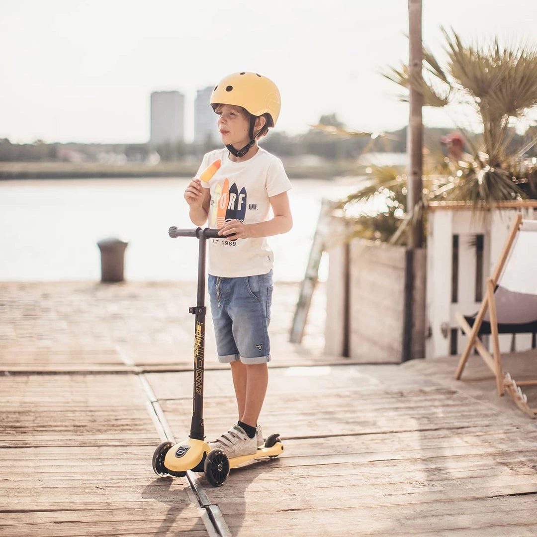 Scooters And Ride Ons Scoot And Ride Scooter - Highwaykick 3 LED In Lemon 6 Scooters And Ride Ons Scoot And Ride Scooter - Highwaykick 3 LED In Lemon