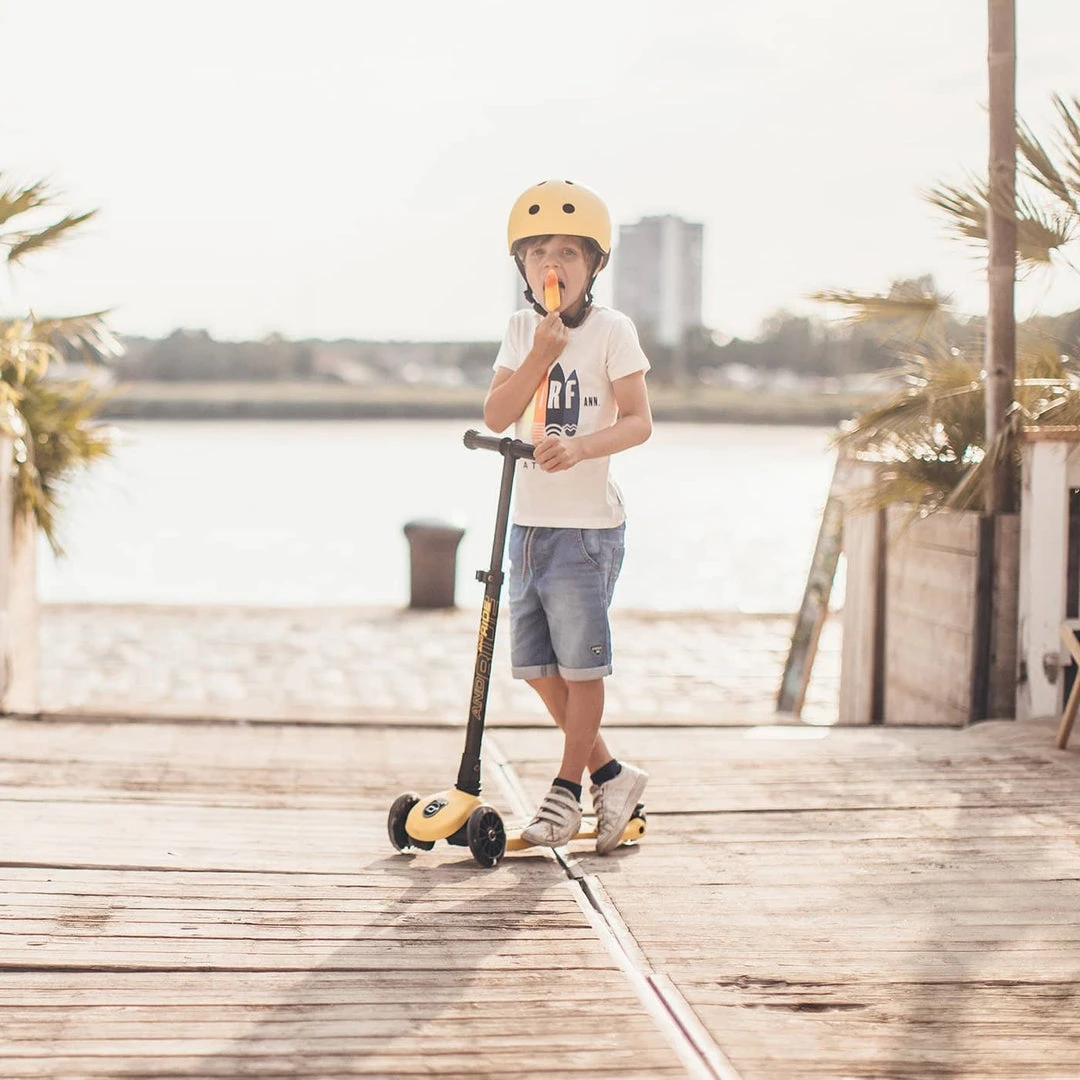 Scooters And Ride Ons Scoot And Ride Scooter - Highwaykick 3 LED In Lemon 4 Scooters And Ride Ons Scoot And Ride Scooter - Highwaykick 3 LED In Lemon